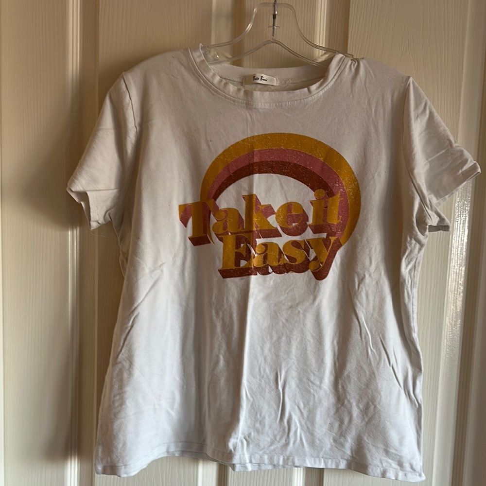 Tres Bien White and Yellow Short Sleeve Tee with Retro Graphic Design